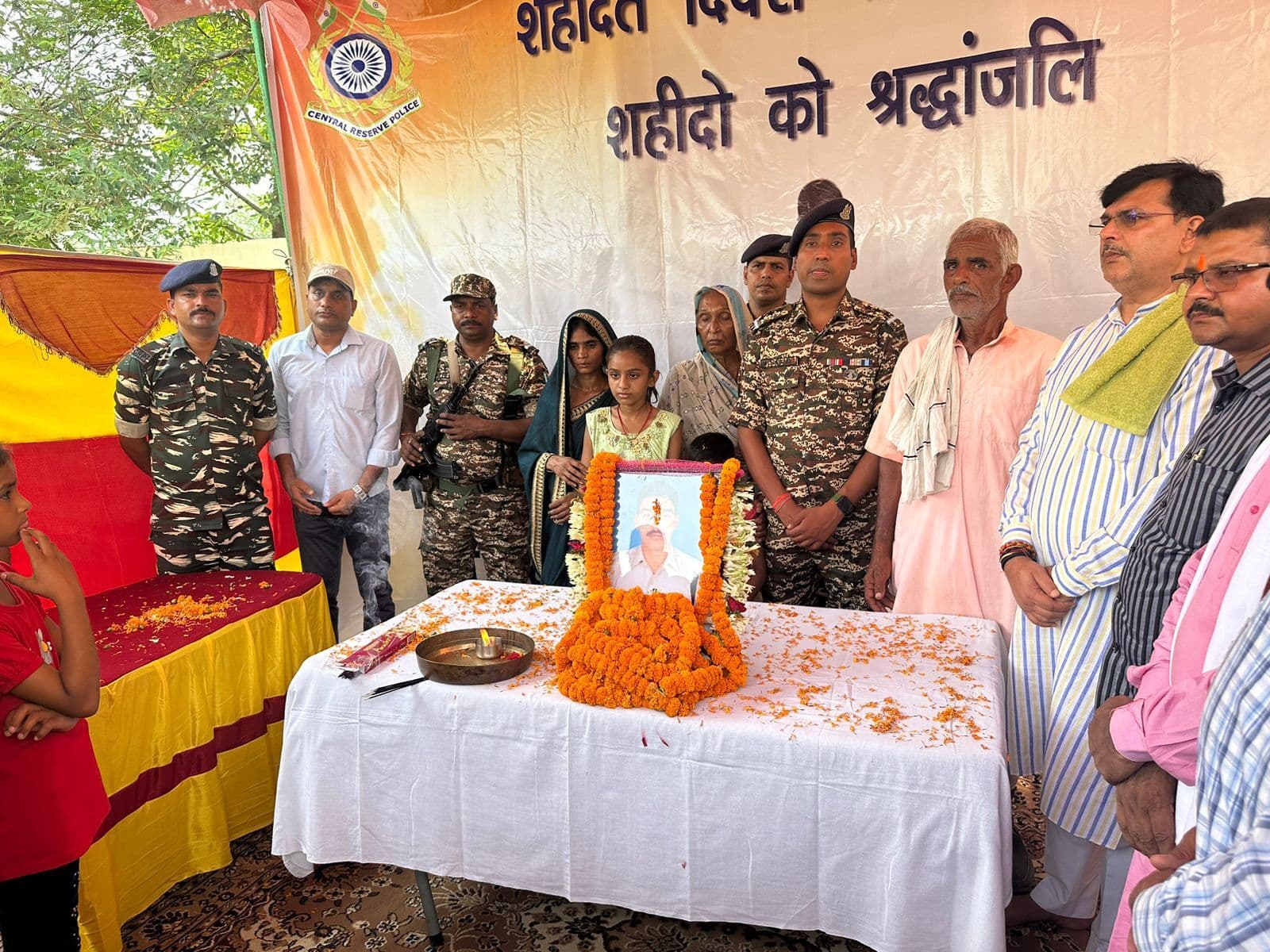 पुण्यतिथि पर शहीद मुन्ना यादव के स्मारक का किया गया अनावरण