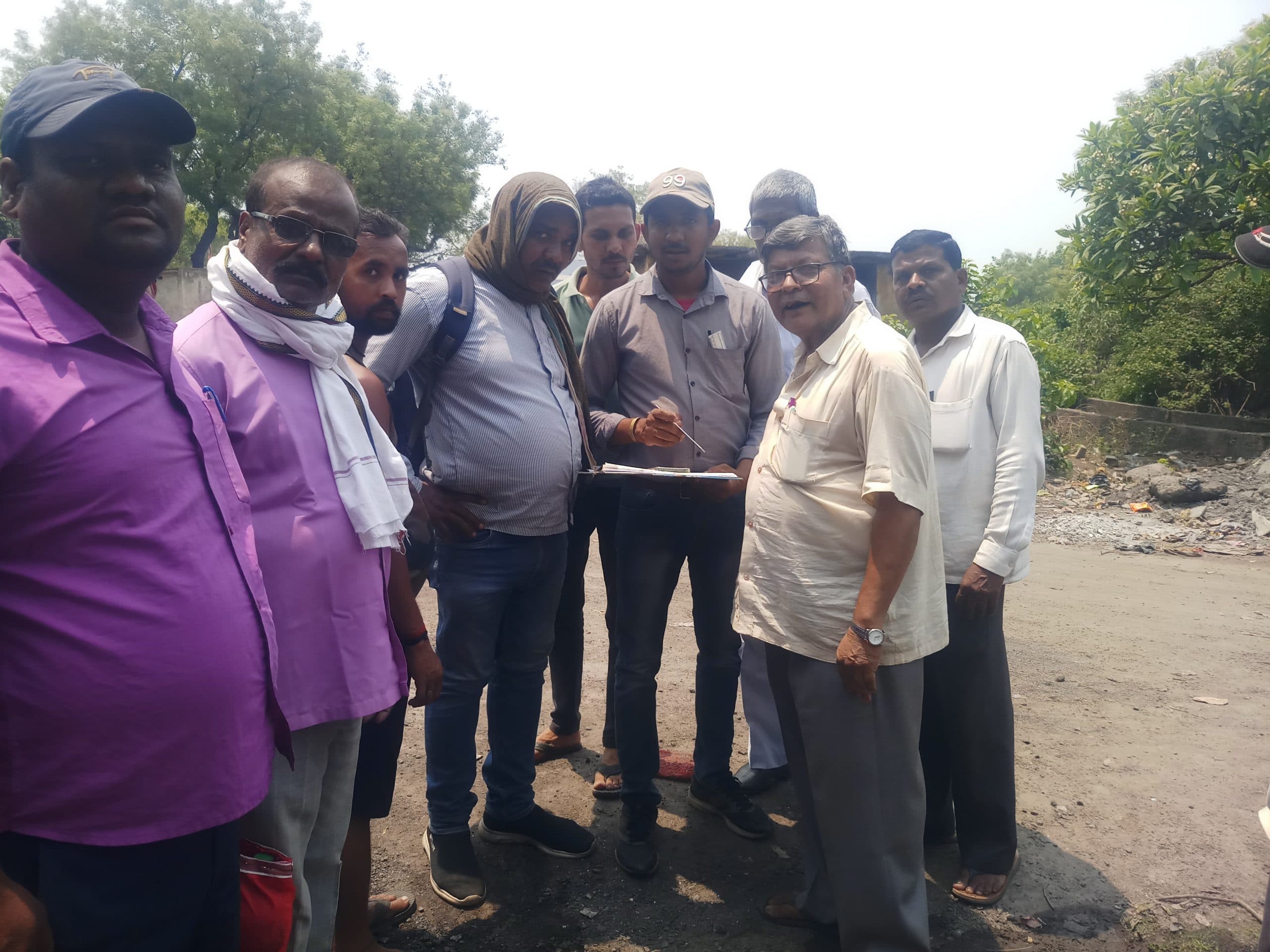 रैयतों ने जमीन की करायी मापी, ओबी डंपिंग नहीं रोकने पर आंदोलन की चेतावनी