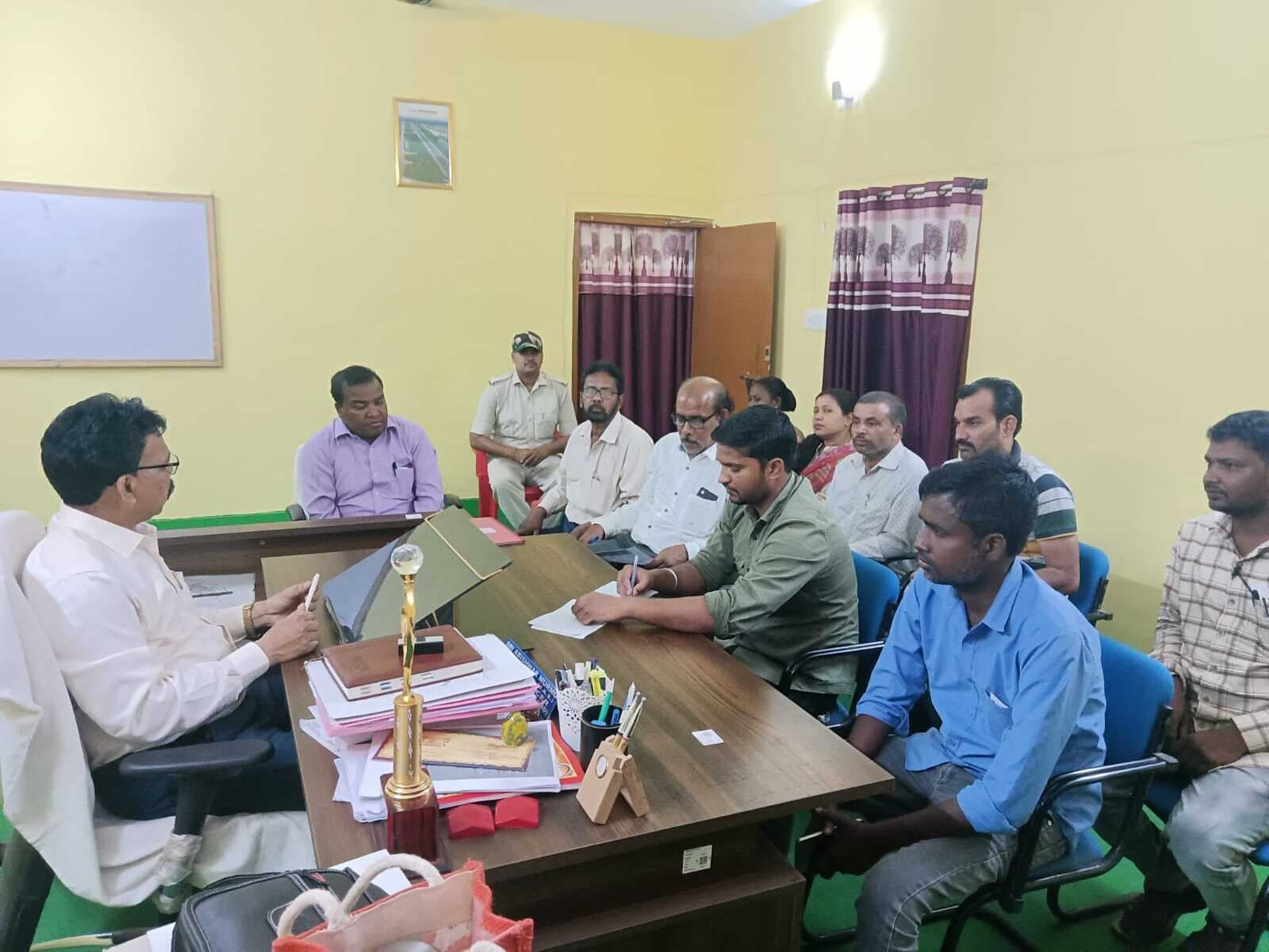 अंचल कार्यालय में कोई भी काम नहीं रखें पेंडिंग : सीओ