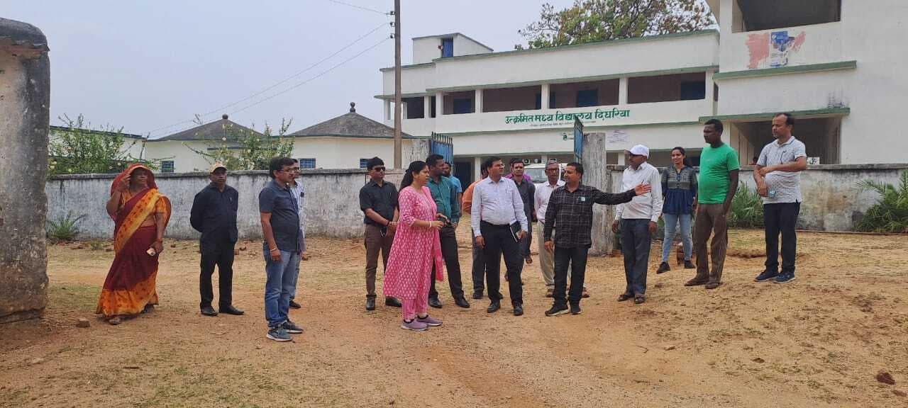 एसडीओ ने दिघरिया में बने बूथ में देखी व्यवस्था