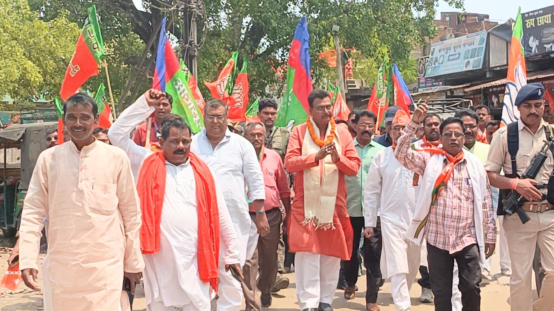 भाजपा प्रत्याशी ने बड़कागांव और केरेडारी में किया रोड शो