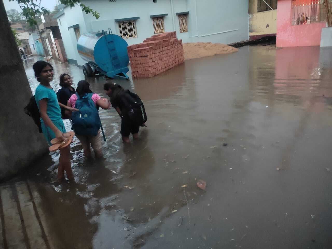 बारिश से नंदन नगर गली में जलजमाव, लोगों की बढ़ी परेशानी