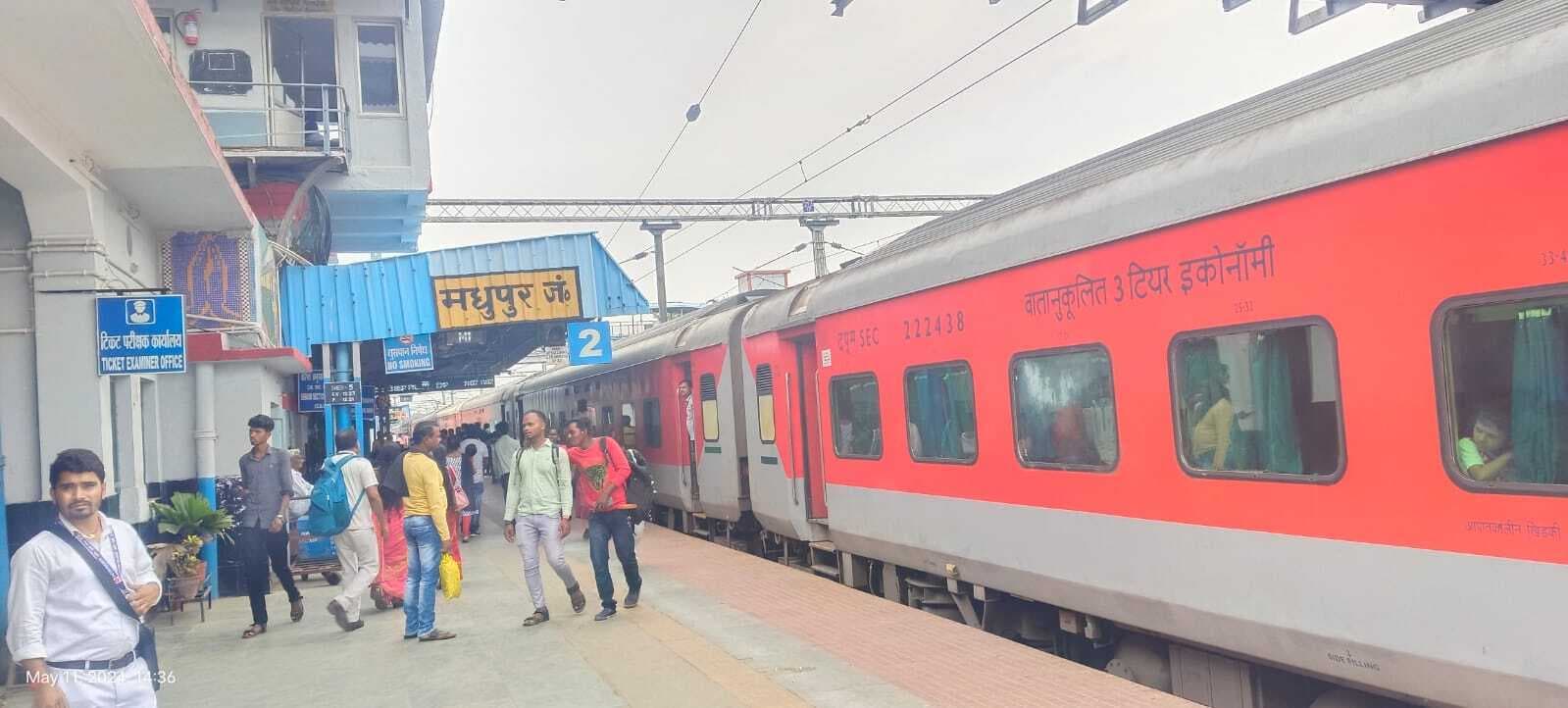 मालगाड़ी की इंजन में खराबी के कारण रेल परिचालन बाधित