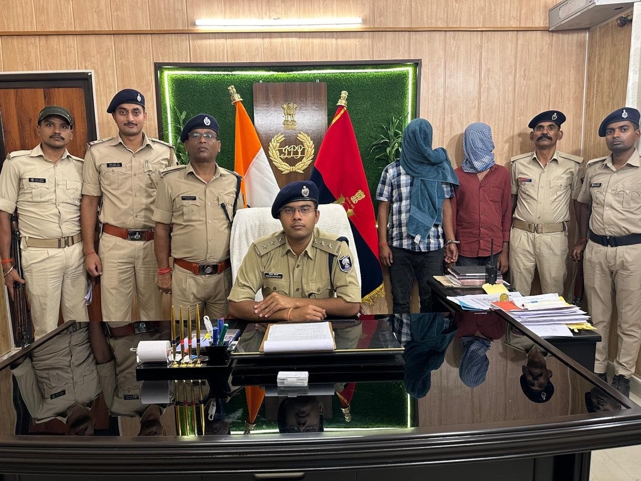 चेन स्नेचिंग गिरोह के सरगना सहित दो गिरफ्तार