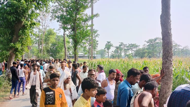 अनियंत्रित बाइक पेड़ से टकराई, युवक की हुई मौत