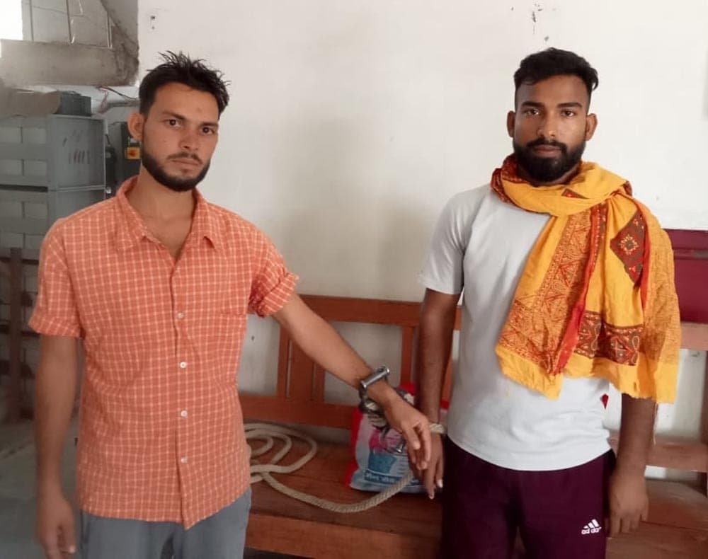 पिस्टल के बल पर डाका डालने वाले दो अभियुक्त गिरफ्तार