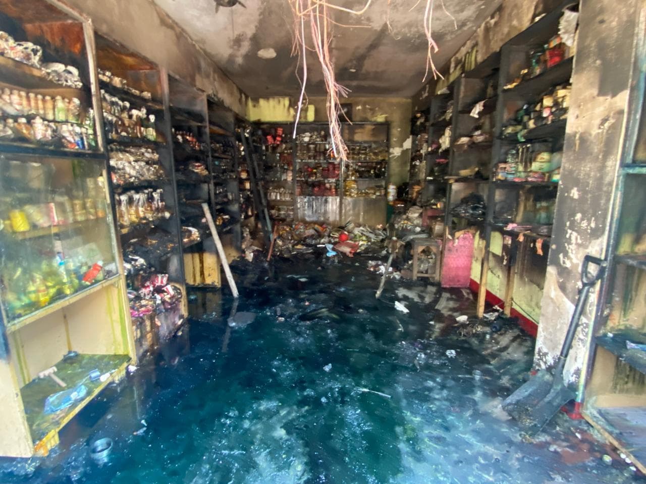 राउरकेला : ओल्ड स्टेशन रोड में बेकरी में लगी आग, सामान जलकर राख