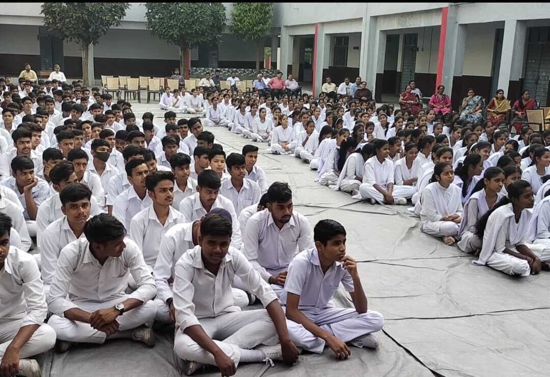 डीएवी कथारा में अंग्रेजी भाषण प्रतियोगिता आयोजित