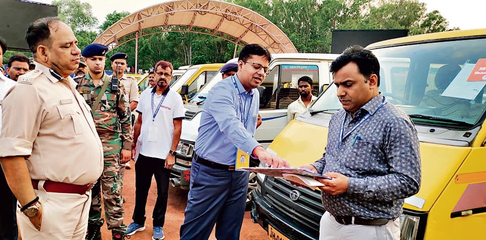 पोलिंग पार्टियों को आज किया जायेगा रवाना