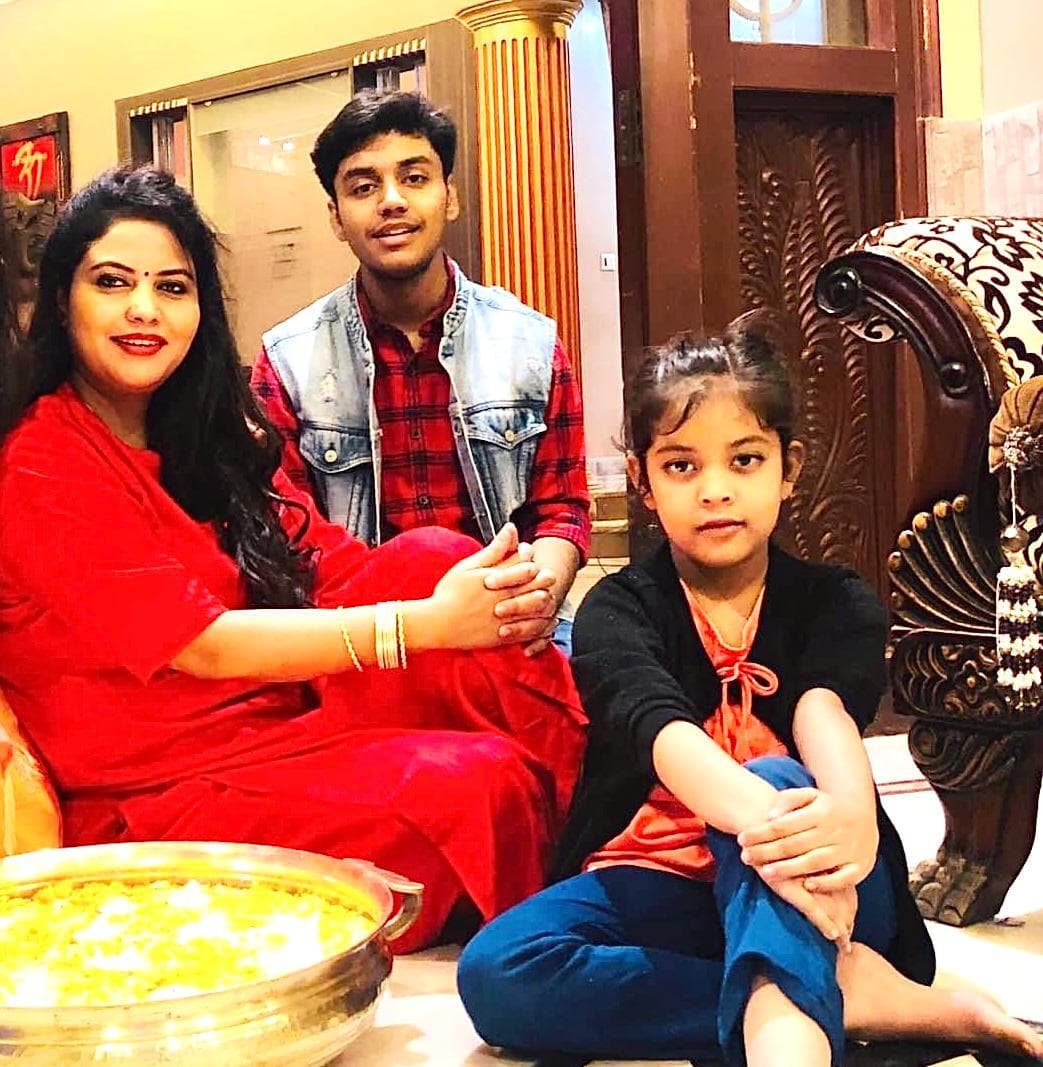 मां की दोहरी जंग