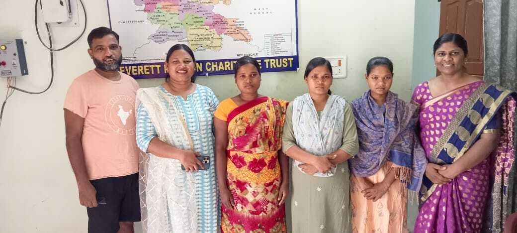 एक मां की भूमिका निभा रही है धनुषपूजा में संचालित एवरेट मिशन की डायरेक्टर सुनीता मरांडी