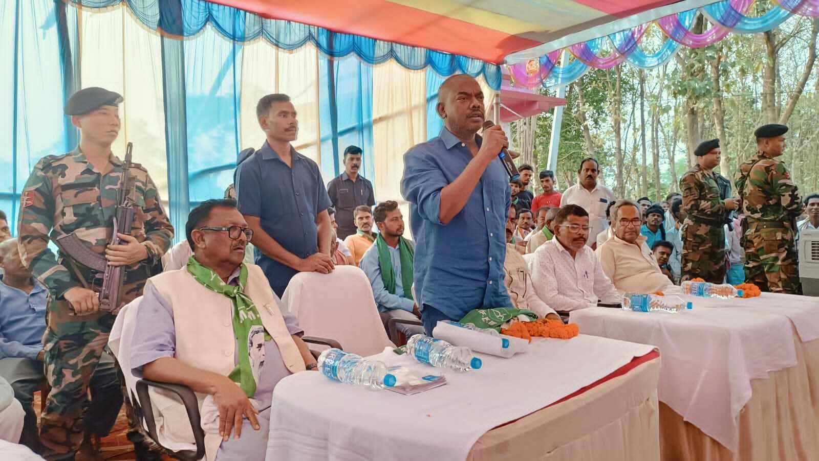 चुनाव...नलिन सोरेन के लिए मंत्री बसंत सोरेन ने मांगा वोट