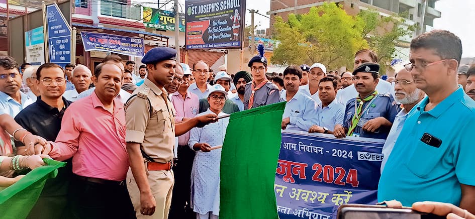 मतदान से लोकतंत्र होता है मजबूत : डीएम