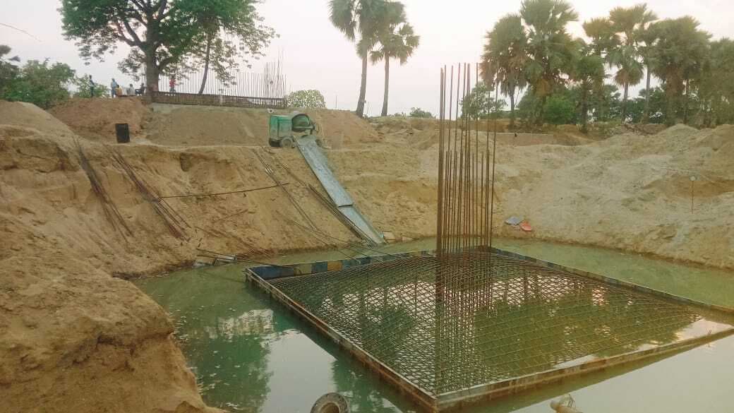 अब भी बंद है सोरहर नदी में पुल का निर्माण कार्य