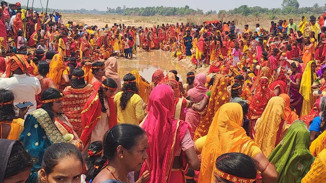 महारुद्र यज्ञ को लेकर निकाली गयी कलश यात्रा
