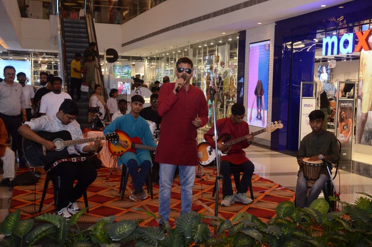 नेत्रहीन बच्चों के द एकस्थ बैंड ने किया मंत्रमुग्ध