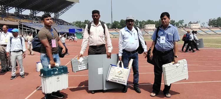 डिस्पैच सेंटर नहीं पहुंचनेवाले 36 मतदानकर्मियों को शोकॉज