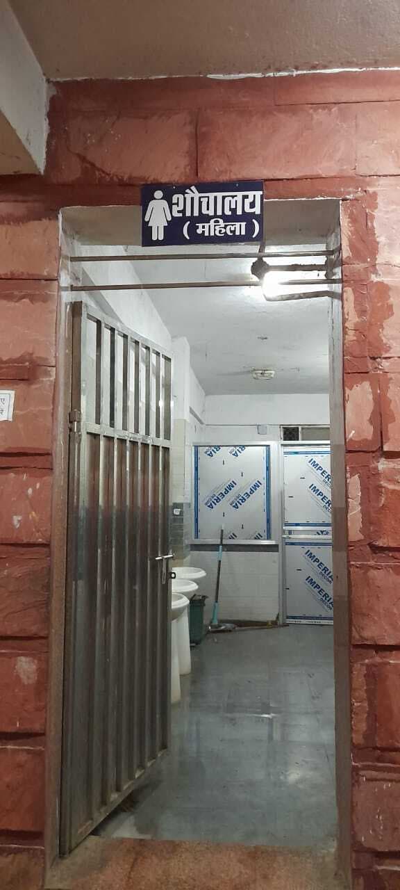 बाबा मंदिर के शौचालय में बच्चे को जन्म देकर लावारिस छोड़ी महिला