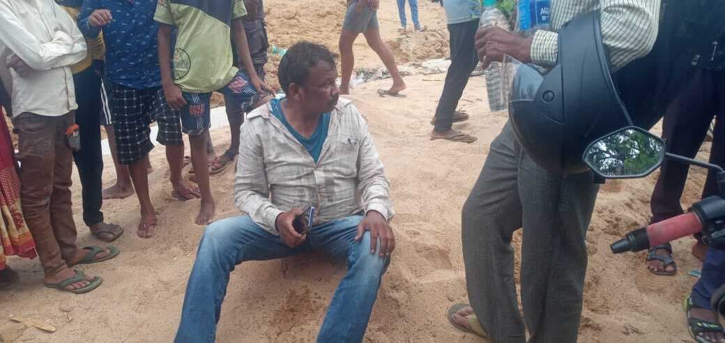 सड़क हादसे में अध्यापिका की हाइवा के धक्के से मौत