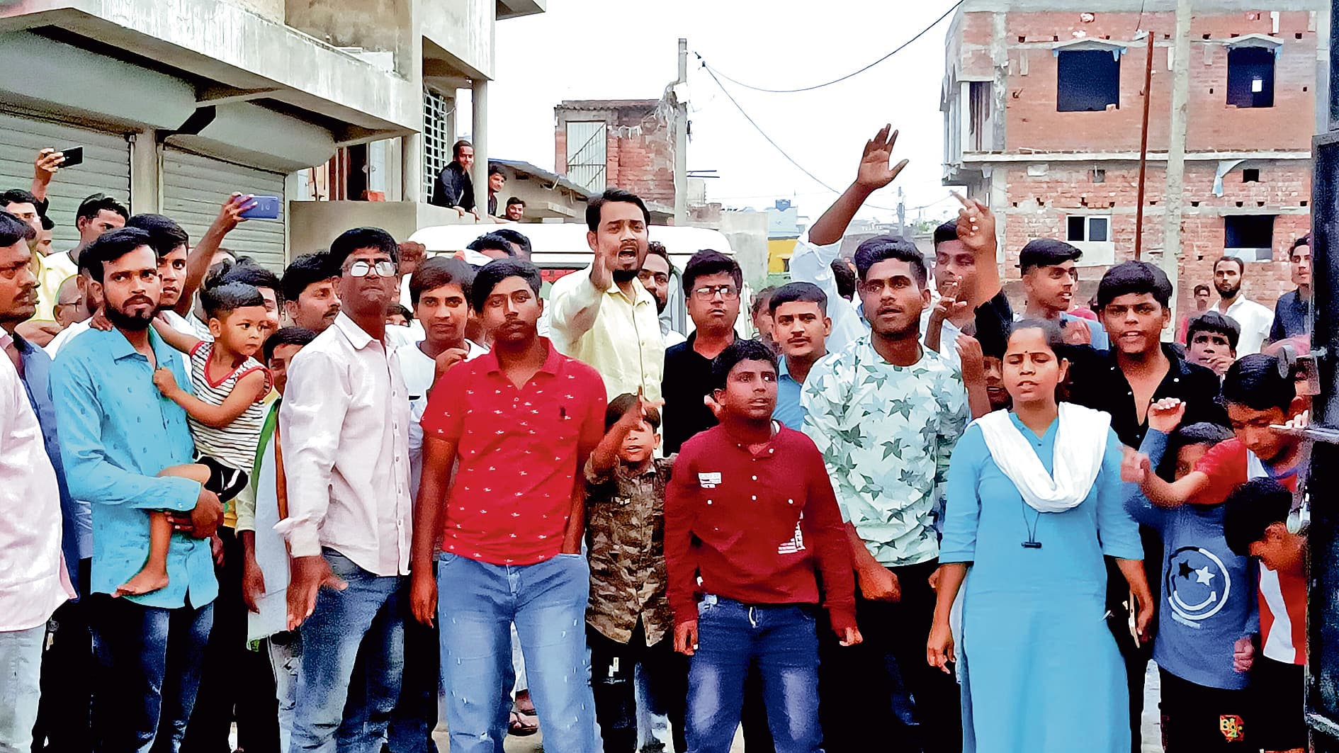 वामो उम्मीदवार जहांआरा खान के खिलाफ लगे गो बैक के नारे