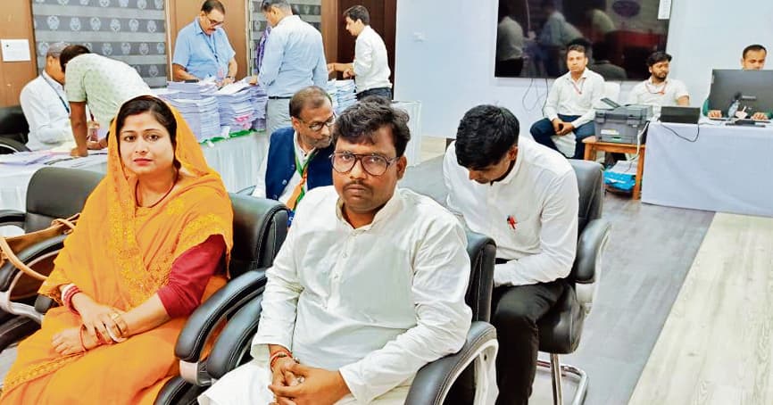 पांचवें दिन आठ लोगों ने किया नामांकन, आज अंतिम दिन