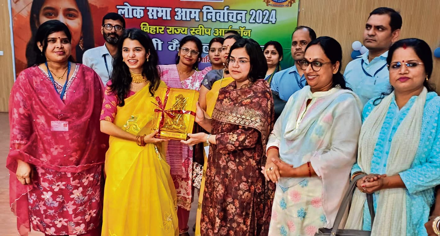 अपने अधिकारों का हम सम्मान करें चलो सब मिल कर मतदान करें...