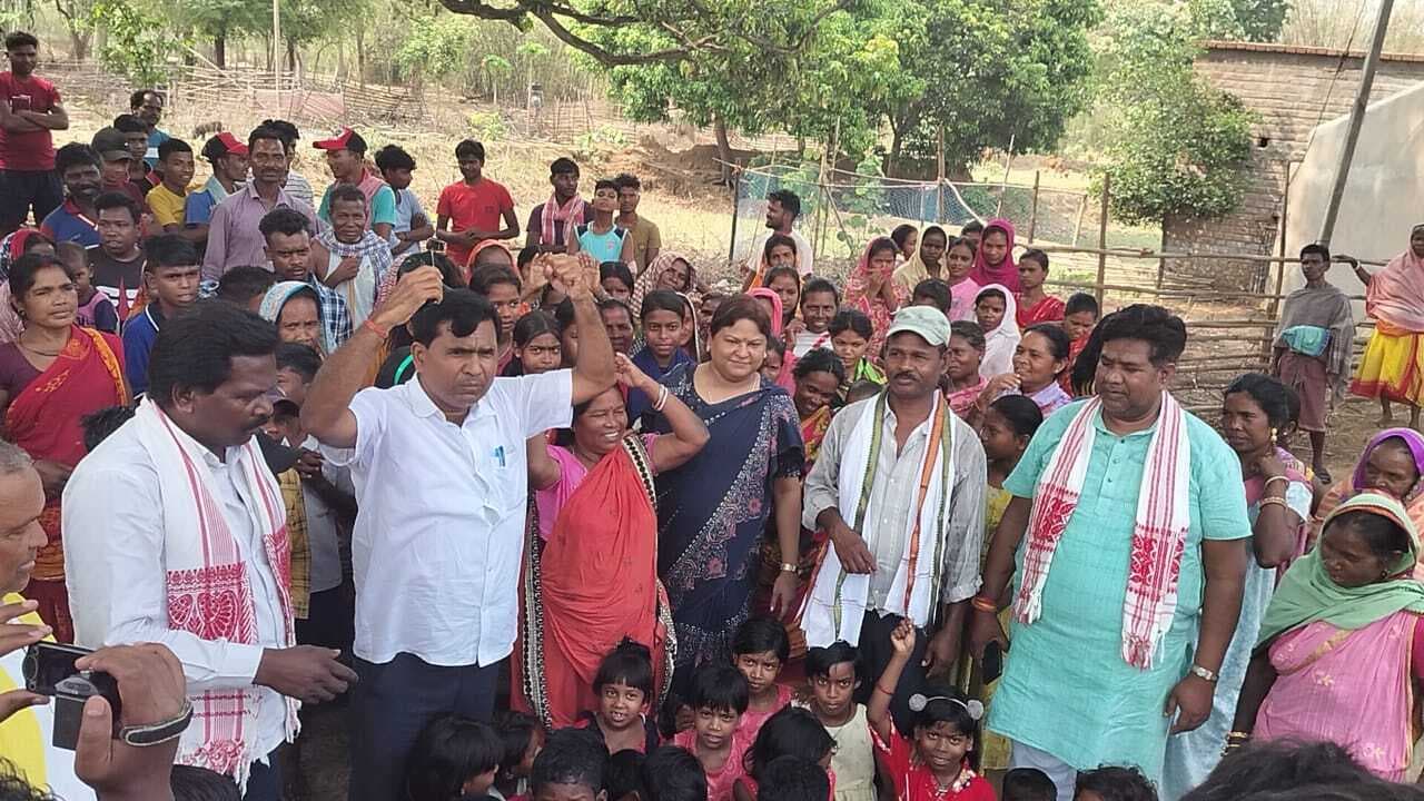 भाजपा प्रत्याशी ने जामताड़ा ग्रामीण में चलाया जनसंपर्क अभियान