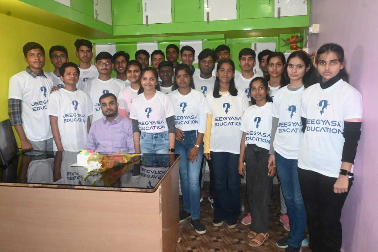जिज्ञासा एजुकेशन संस्था ने दिया मैट्रिक टॉपर : निदेशक
