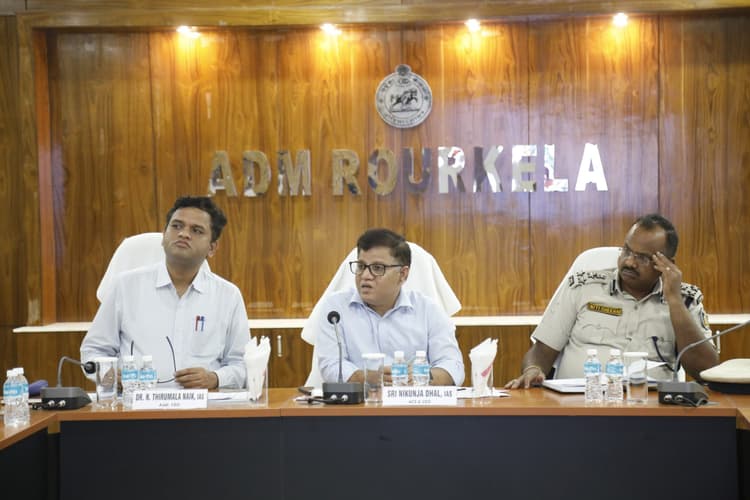 राउरकेला : सीइओ ने की बैठक, निष्पक्ष एवं शांतिपूर्ण चुनाव कराने को लेकर दिये निर्देश