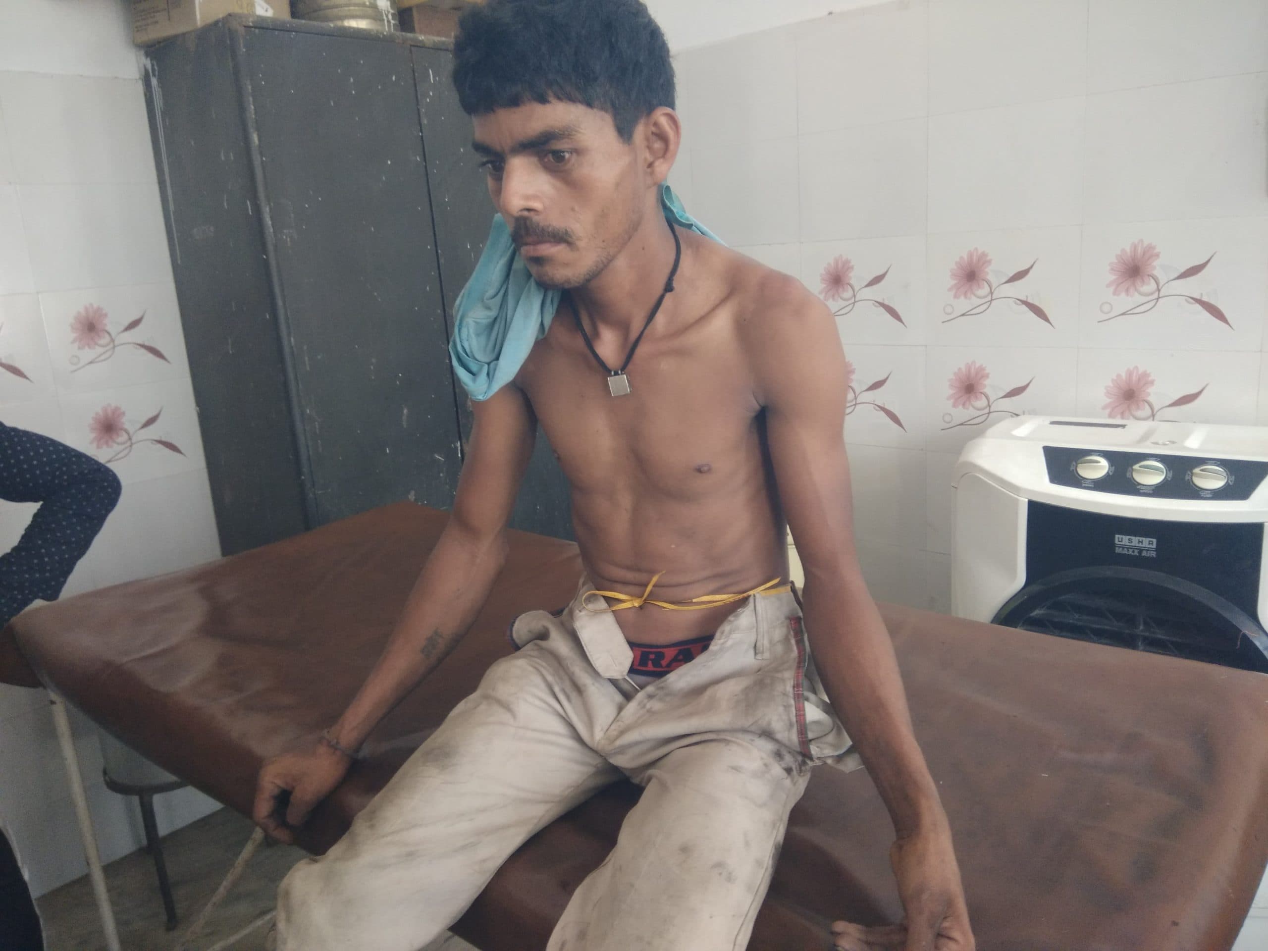 वाटर टैंकर पलटा, चालक व खलासी बचे