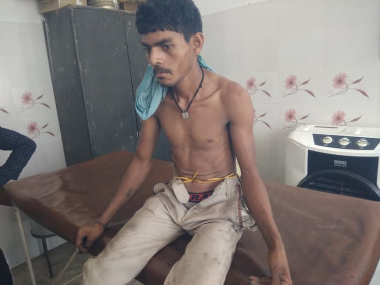 वाटर टैंकर पलटा, चालक व खलासी बचे