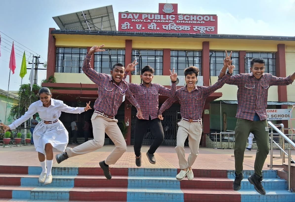 सीबीएसई की 10वीं में लड़कों, 12वीं में बेटियों का दबदबा