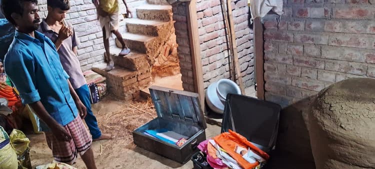 नकद समेत हजारों रुपये की संपत्ति की हुई चोरी