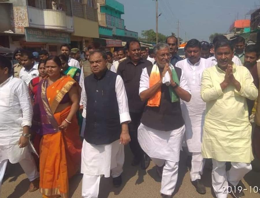 ...और जब सुशील मोदी भारी बारिश के बीच ही पैदल डोकानियां धर्मशाला से पहुंच गये थे समाहरणालय