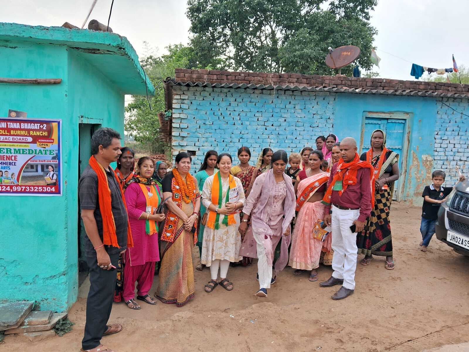 संजय सेठ की पत्नी व बहू ने की मतदान की अपील