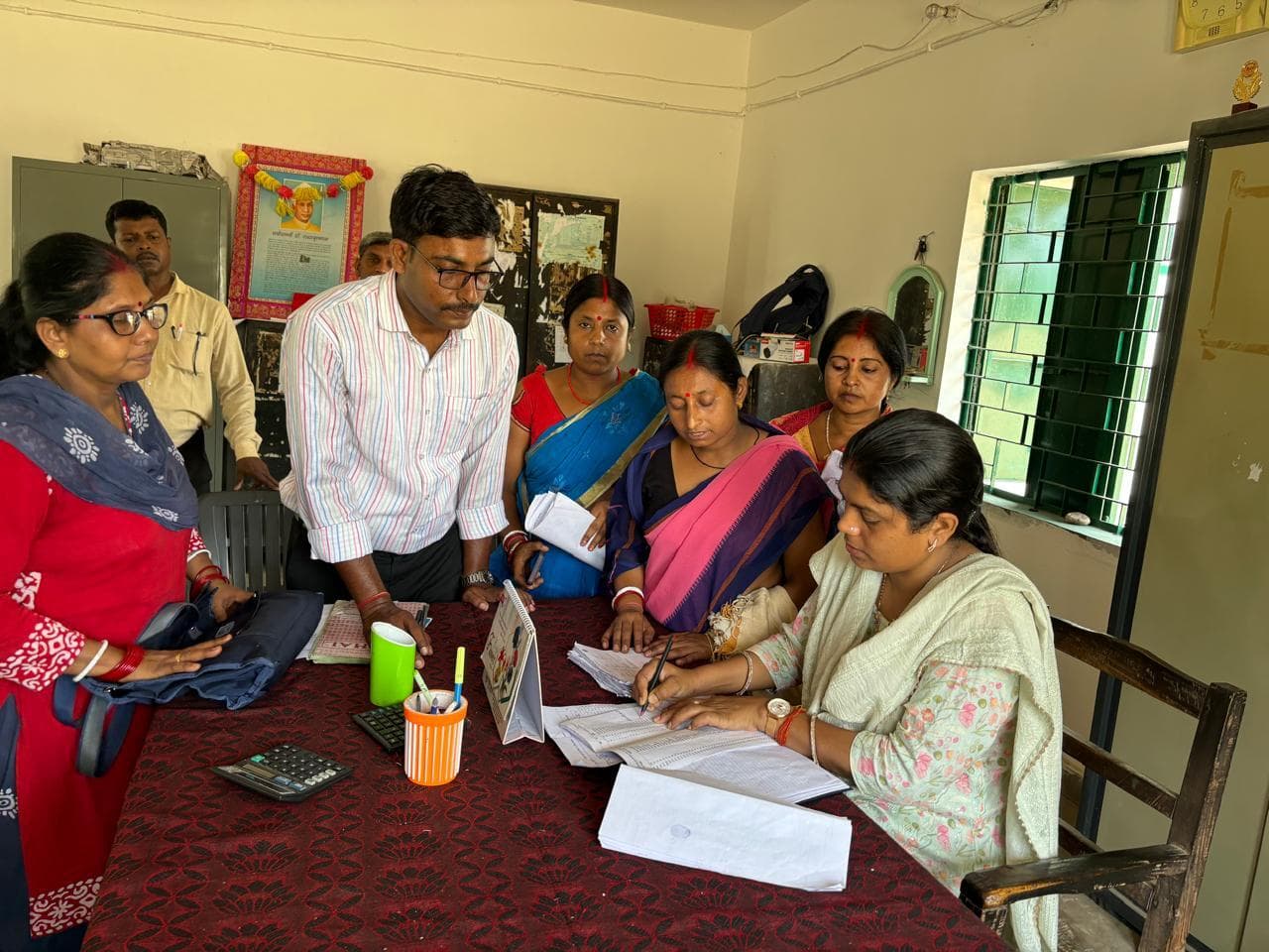 मतदाता पर्ची जल्द से जल्द बांटने का निर्देश