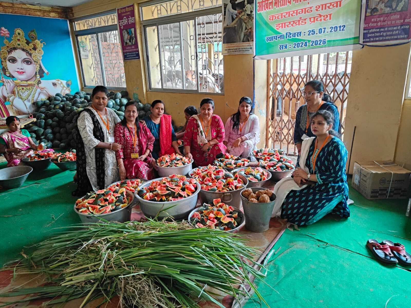 मामस ने गंगा गोशाला में बांटी सामग्री