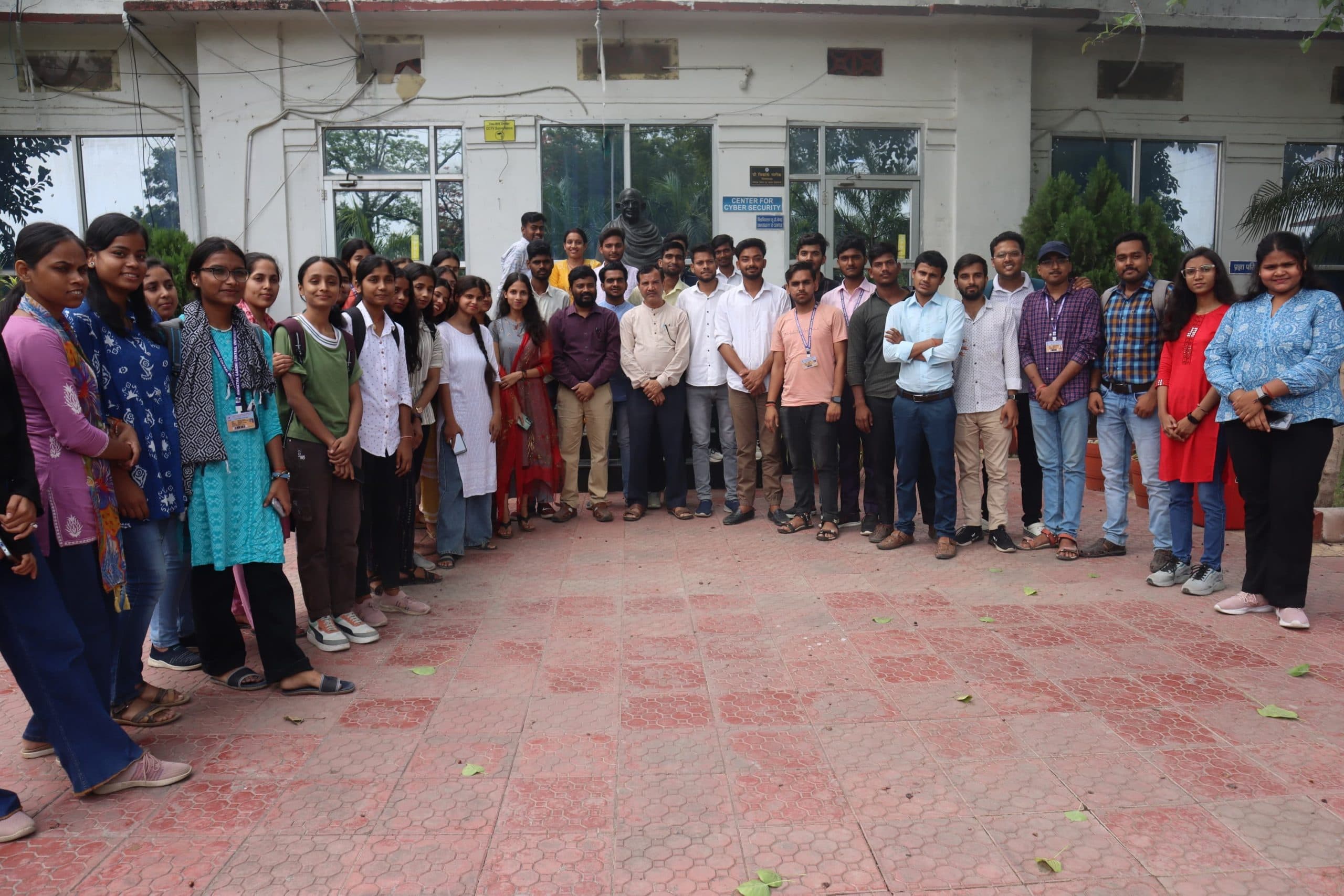 ऑब्जर्वेशन ऑफ फिल्म एंड विजुअल कार्यशाला में फिल्मों का प्रदर्शन