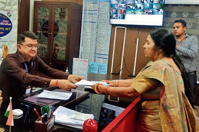 काराकाट में अंतिम दिन आठ लोगों ने किया नामांकन, स्क्रूटनी आज