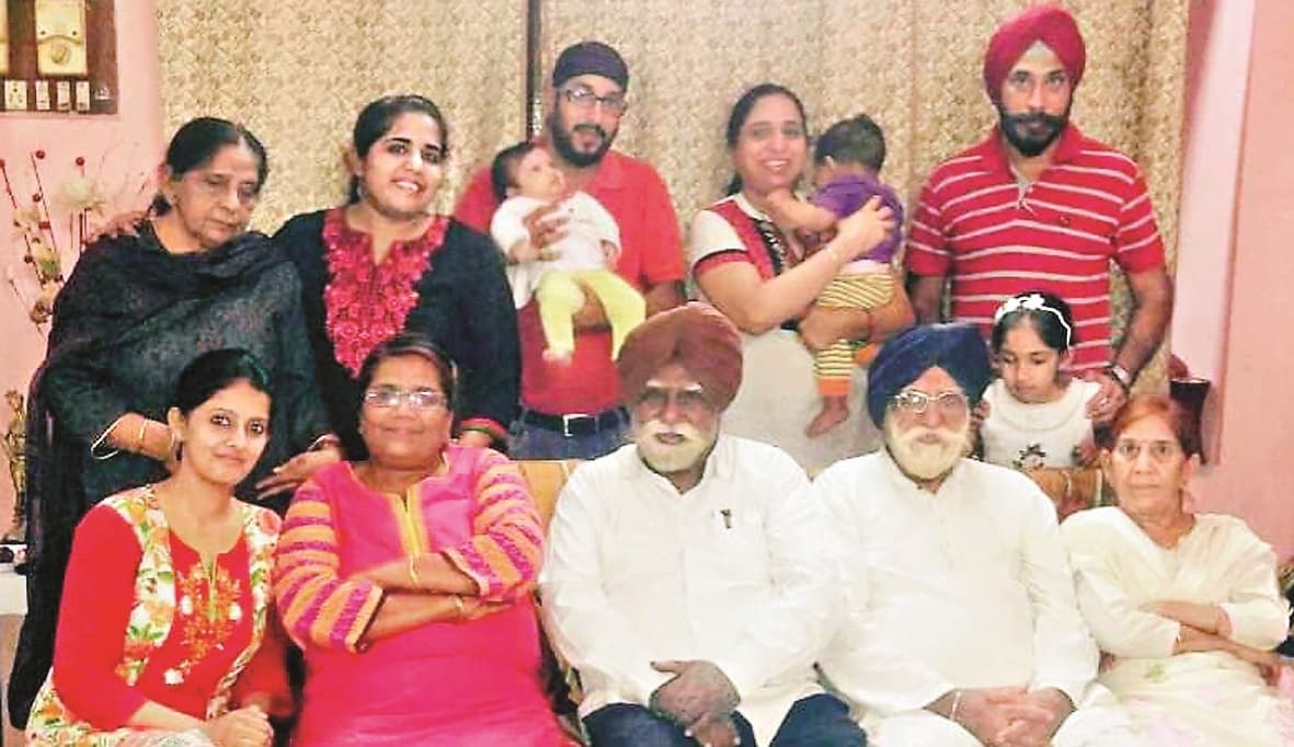 मोबाइल छोड़कर परिवार से बढ़ायें नजदीकी