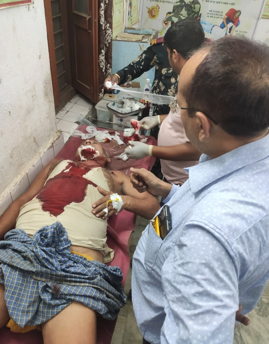 मुखिया पति व उसके बेटा ने किसान को गोली मारी, रेफर