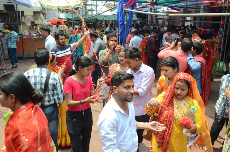 बाबा मंदिर में 20 हजार भक्तों ने किया जलार्पण