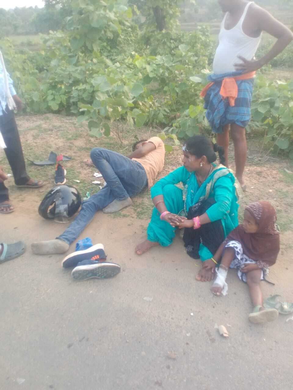 दो बाइकों की टक्कर में एक बच्चा सहित चार लोग घायल