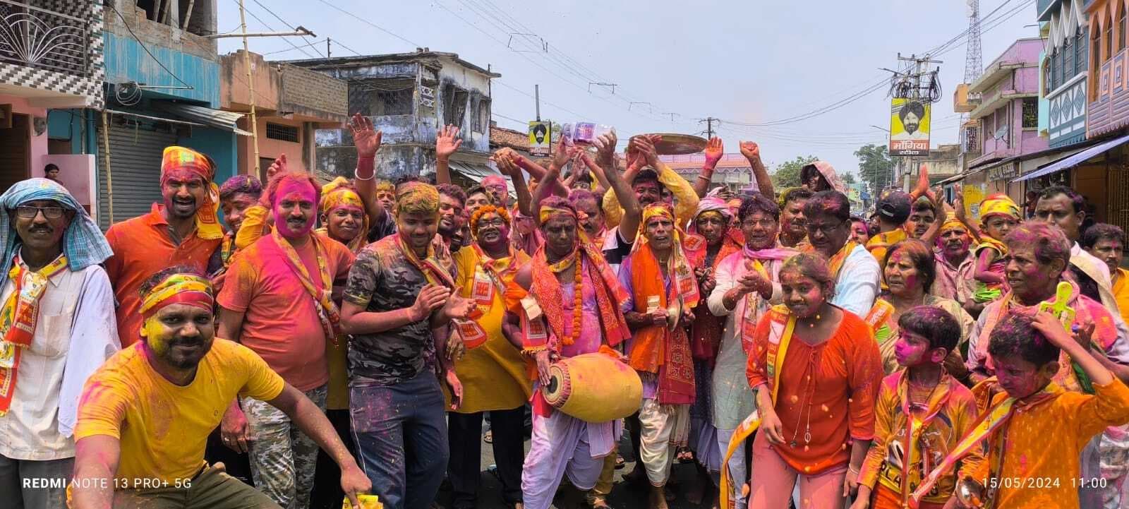 जरमुंडी में भ्रमणशील मासव्यापी हरिनाम संकीर्तन का धूमधाम से हुआ समापन, भक्तों द्वारा विसर्जन शोभायात्रा निकाली गयी