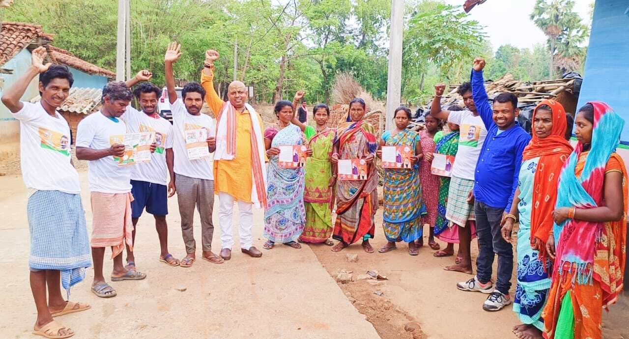 भाजपा कार्यकर्ताओं ने जरमुंडी में चलाया जनसंपर्क अभियान