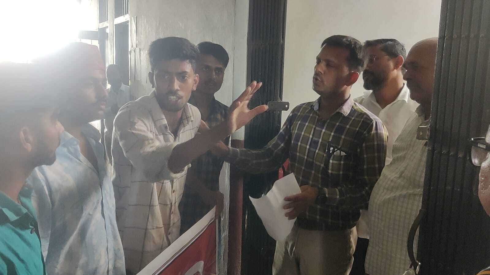 टीपी वर्मा कॉलेज में छात्रों ने किया हंगामा, हटाये गये प्राचार्य