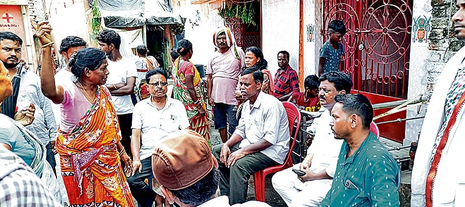 बाउरीपाड़ा व डोमपाड़ा के लोगों के बीच मारपीट, पथराव में दोनों पक्षों से कई लोग हुए घायल