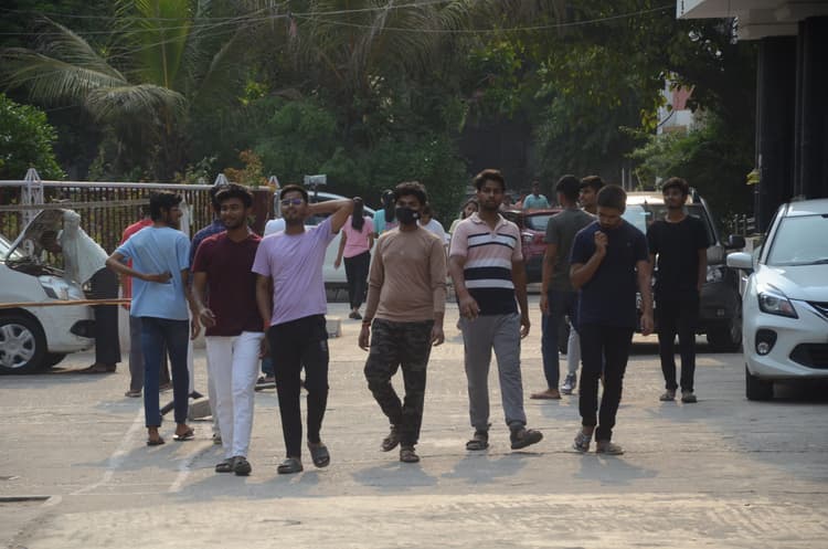 सीयूइटी : सेंटर पर बदइंतजामी से छात्रों में गुस्सा, दो-दो बार गलत ओएमआर शीट बांटी गयी