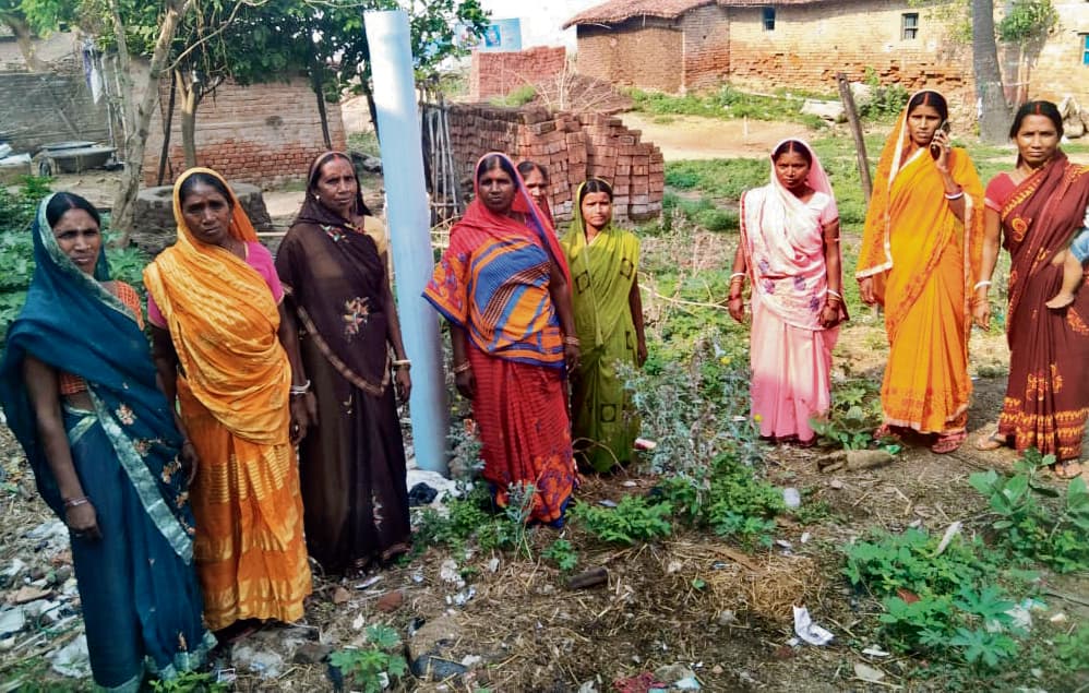 बोरिंग होने के आठ साल बाद भी नहीं नल से पानी की नहीं हुई सप्लाइ