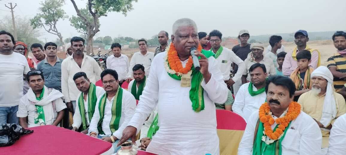 इंडिया गठबंधन प्रत्याशी मथुरा महतो का जनसंपर्क अभियान